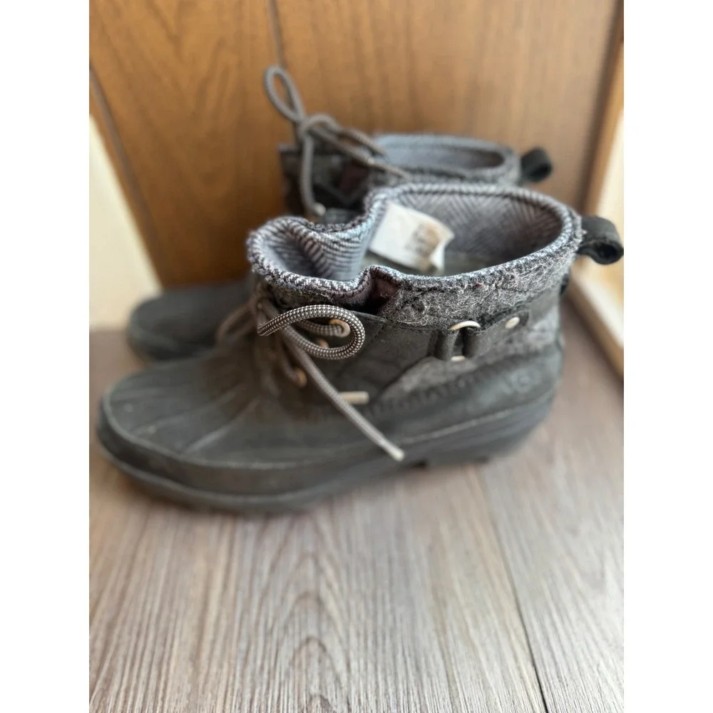 UGG Waterproof Duck Boots Black Lace up Ankle Herringbone Cuff‎ Size 8